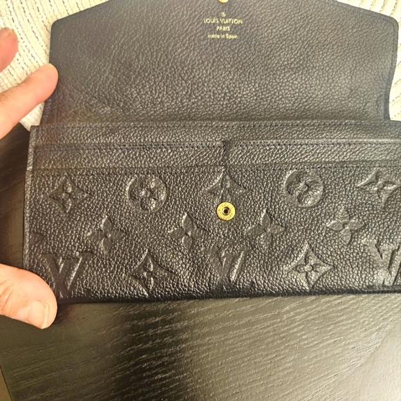 Louis Vuitton Monogram Empreinte Sarah Wallet – Noir (Black) - Picture 2 of 11